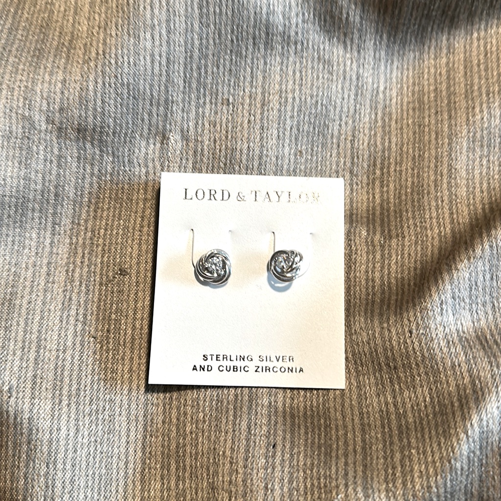 Never Worn Earrings Sterling Silver 15$